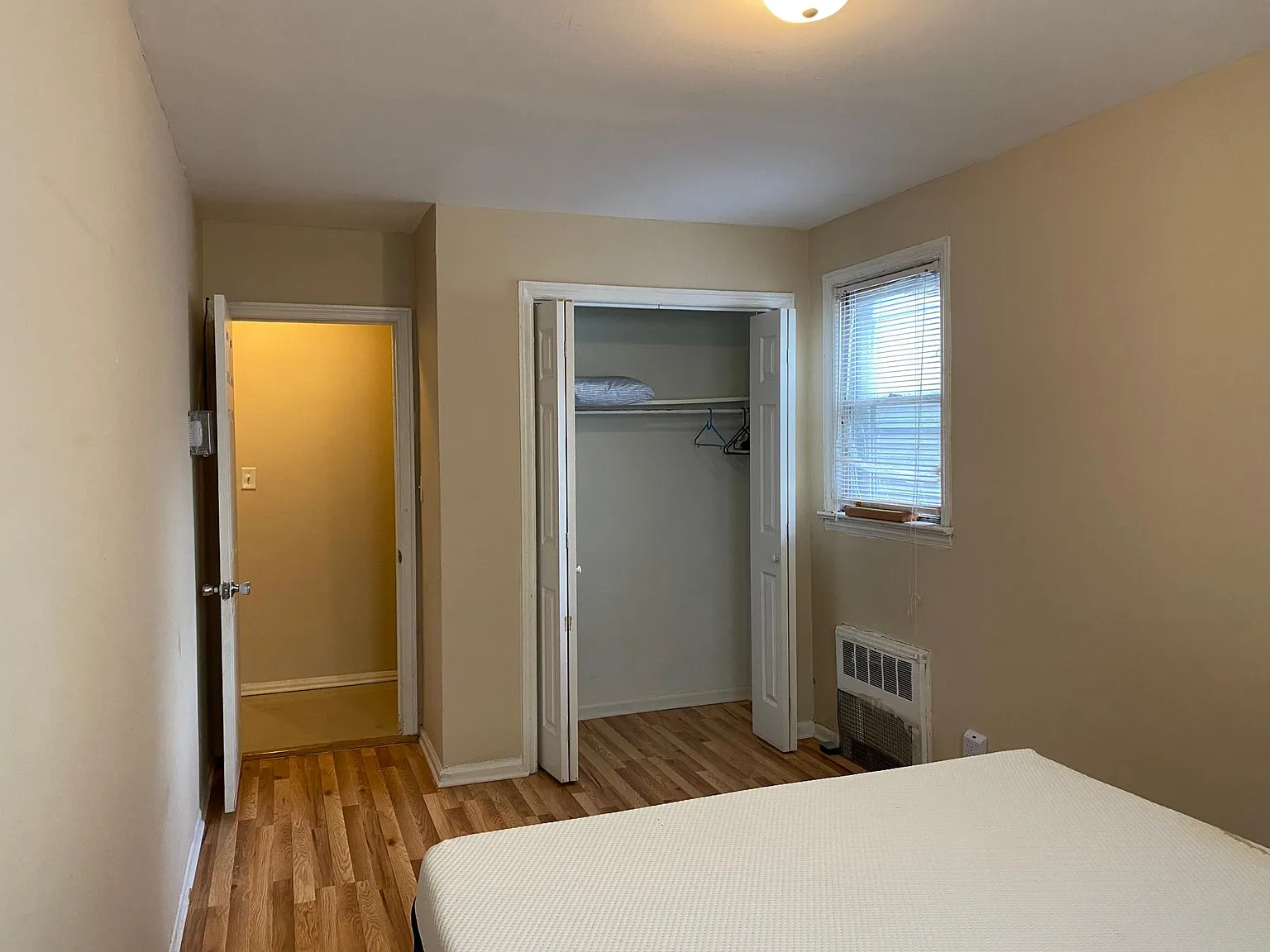 3 bed, 1200 sqft, $3,300 — Photo 4