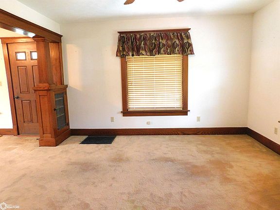 4th image of 513 Maple St