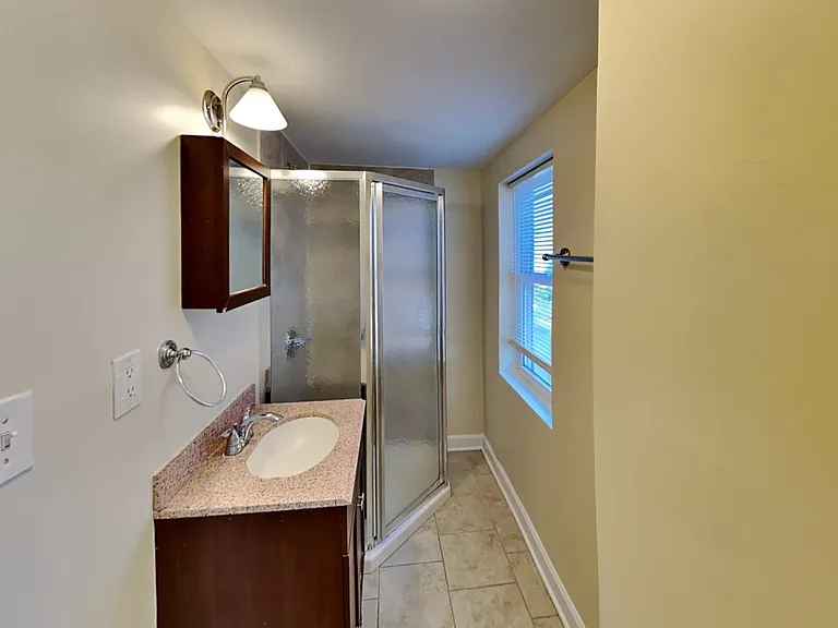 1103 N Austin Ave — Photo 3