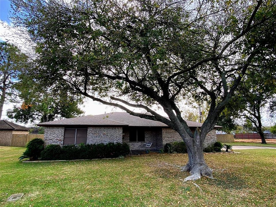 1st image of 1938 Estate Dr