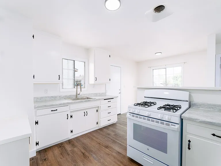 106 James Dr — Photo 8