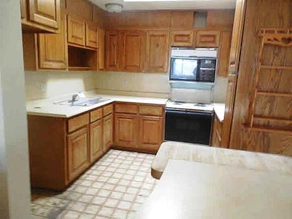 2nd image of 1004 Walker Dr NE