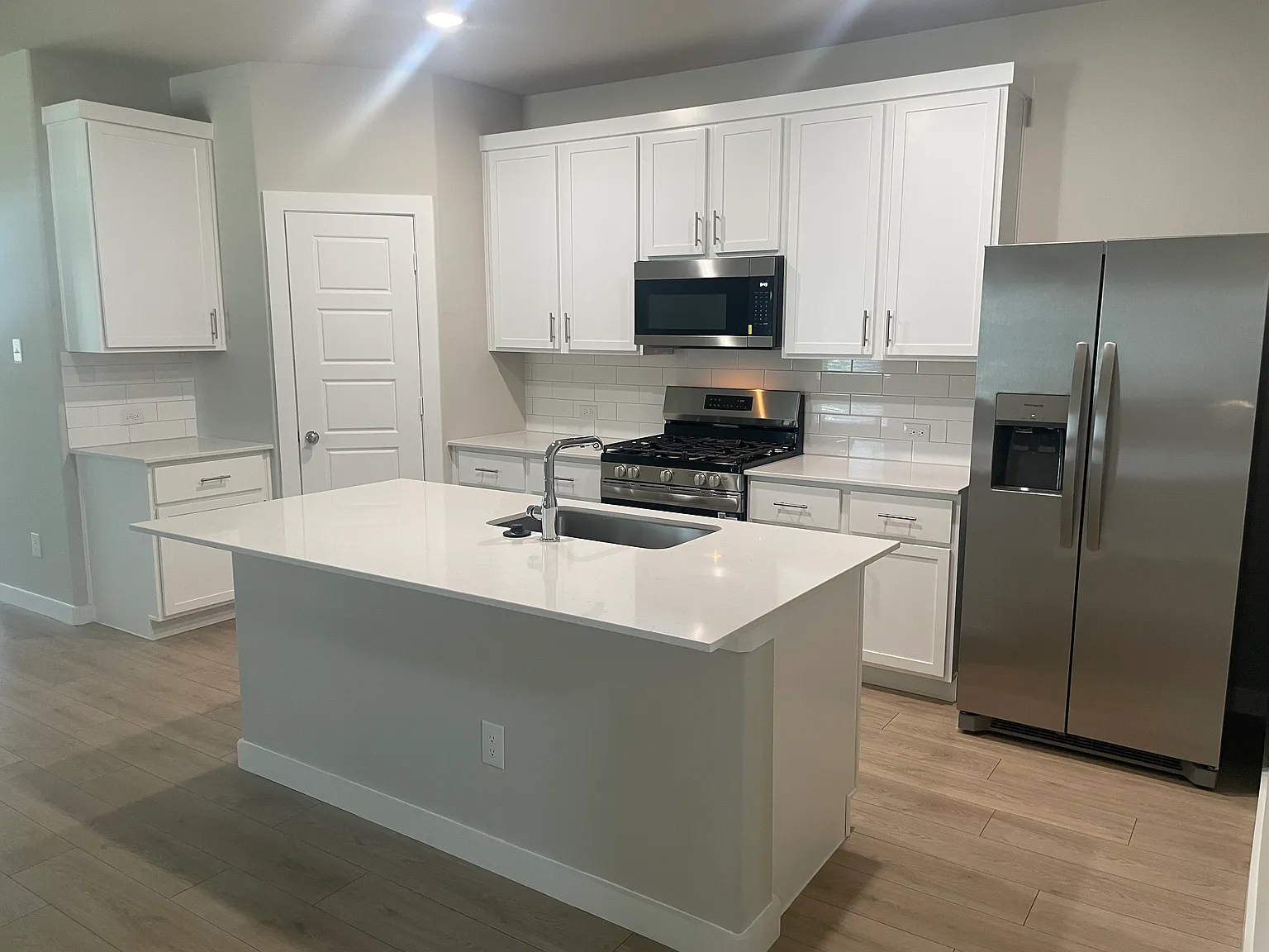 4 bed, 3.5 bath, 2530 sqft, $2,595 — Photo 3
