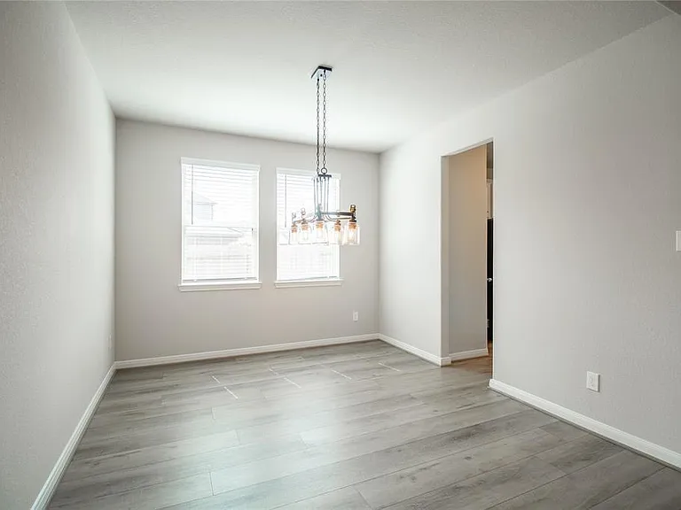 21449 Kings Guild Ln — Photo 33