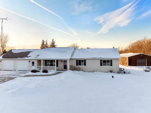 9268 Tri County Rd, Ripon, WI 54971