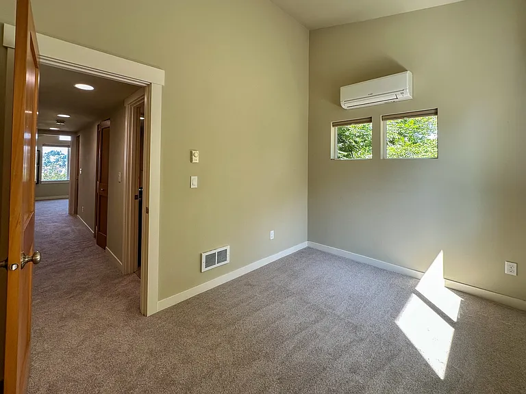 15 W Florentia St — Photo 16