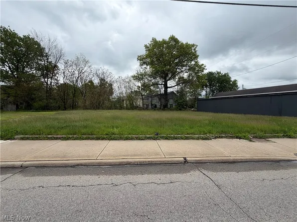 Elm Rd NE, Warren, OH 44483