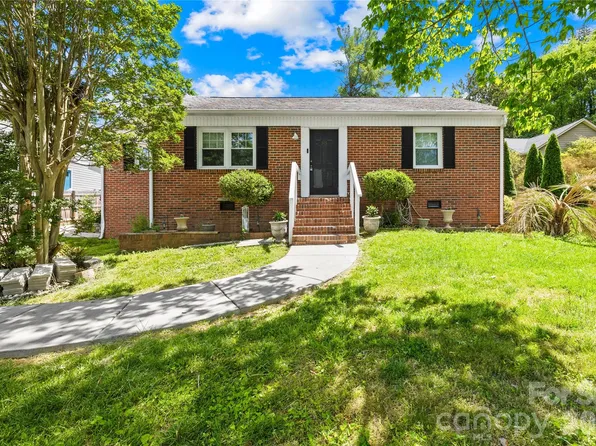 145 Driftwood Dr, Mooresville, NC 28117