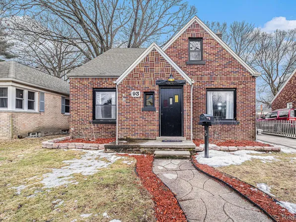 93 High St, Mount Clemens, MI 48043