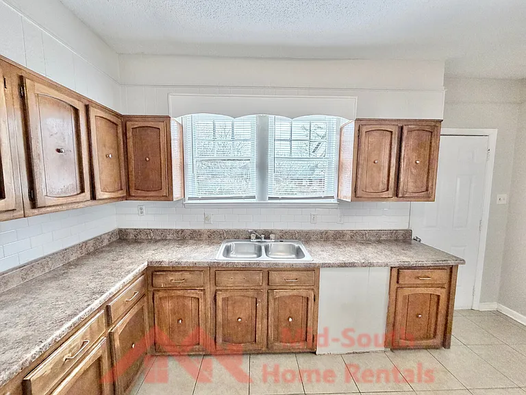1707 Glenview Ave — Photo 4