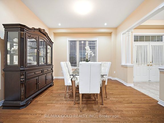 5th image of 26 Drummondville Dr