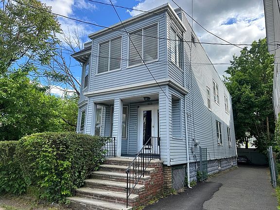 2nd image of 900-902 Chancellor Ave
