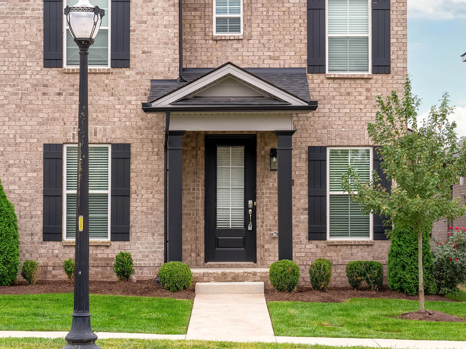 3 bed, 1985 sqft, $2,450 — Photo 4