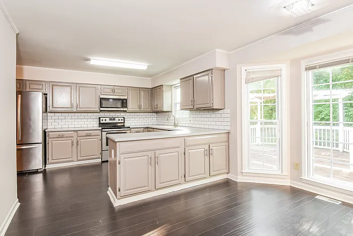 1502 Oakmoor Pl — Photo 10