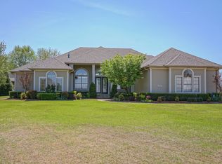 504 Two Sisters Ct, Fort Smith, AR 72916