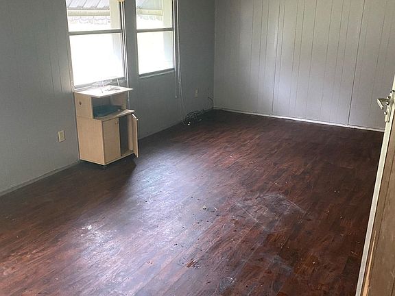 5th image of 670 Moreland St