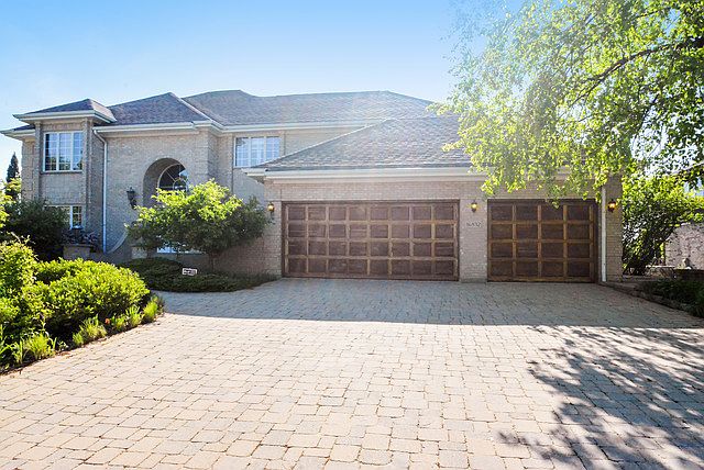 1st image of 16832 Meadowcrest Dr