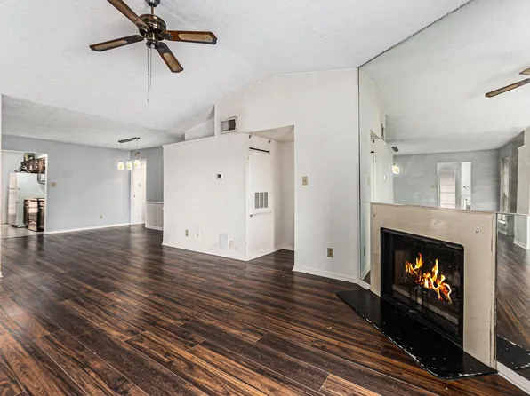 2121 Hepburn St APT 918, Houston, TX 77054