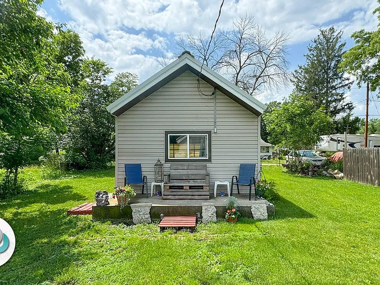 607 Cedar St — Photo 4