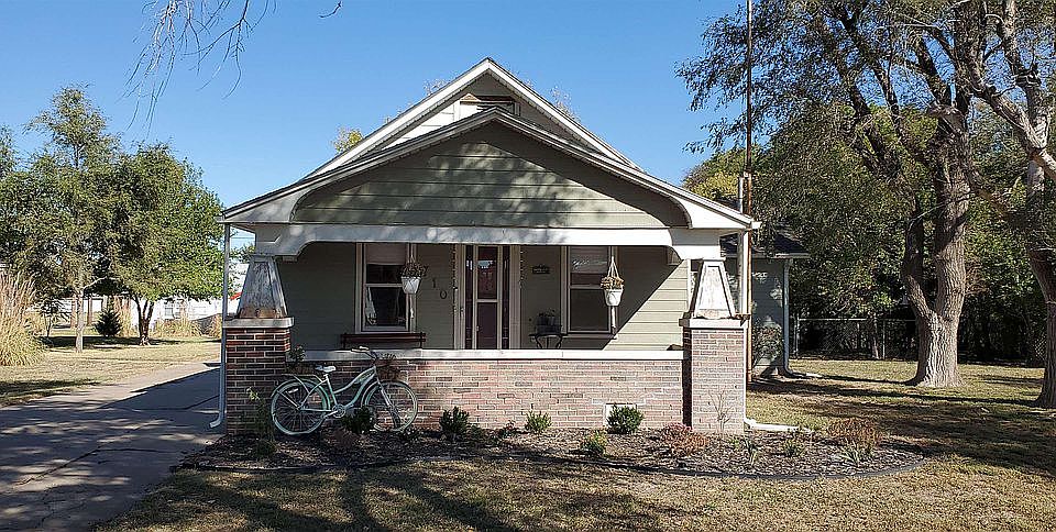 1st image of 710 E 9th St