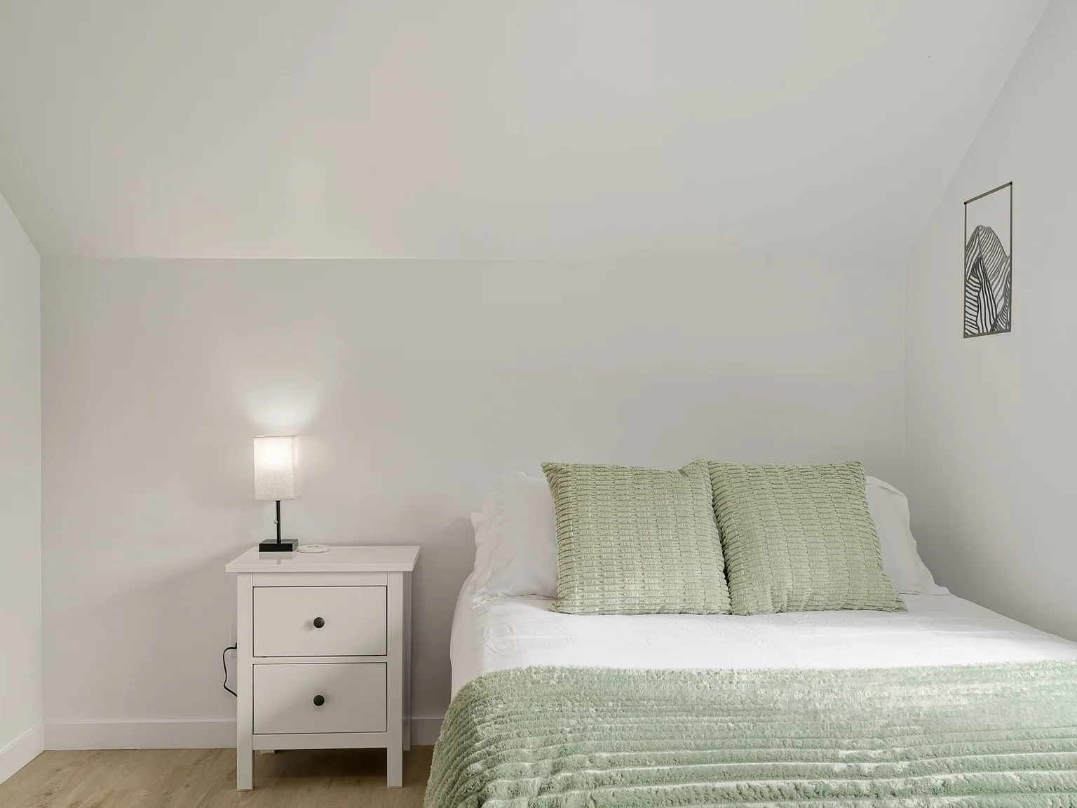 4 bed, 1827 sqft, $5,500 — Photo 3