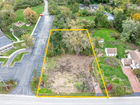 254 S Saint Marys Rd, Libertyville, IL 60048