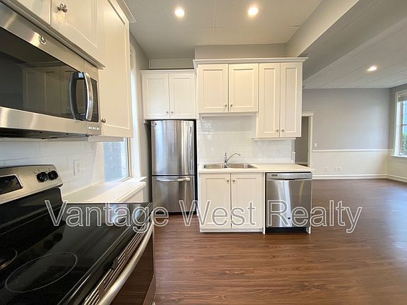 3rd image of 1073C Lawson Ave