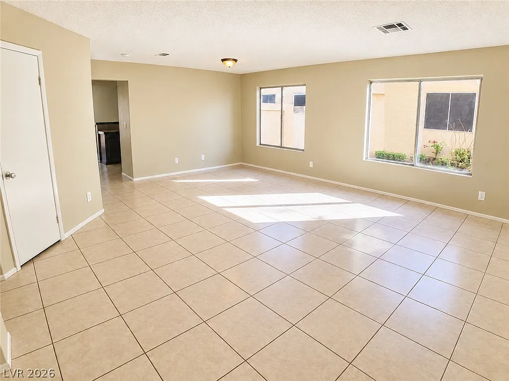4 bed, 2.5 bath, 2043 sqft, $2,147 — Photo 2
