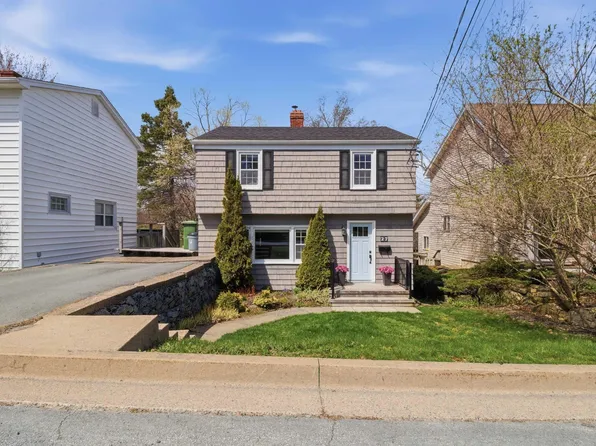 27 Springvale Ave, Halifax, NS B3N 2A3