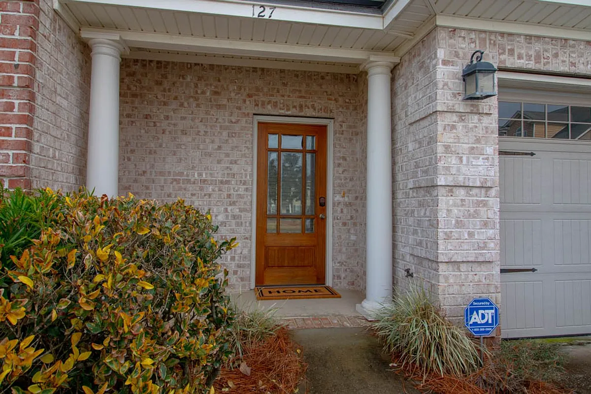 Building Photo - 127 Ventura Pl
