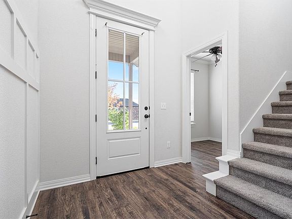 3rd image of 1020 Leigh St