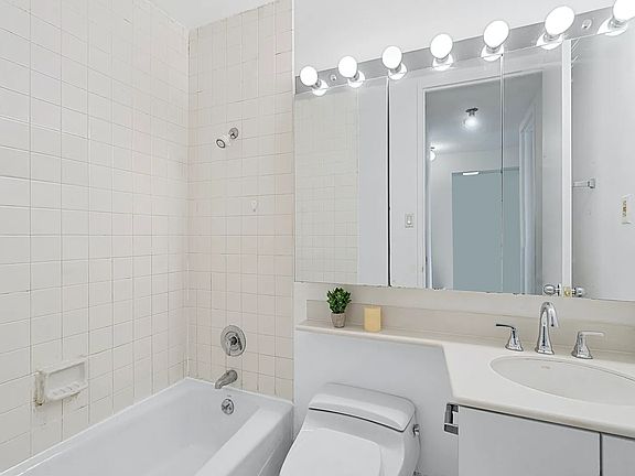 5th image of 235 E 40th St APT 19F