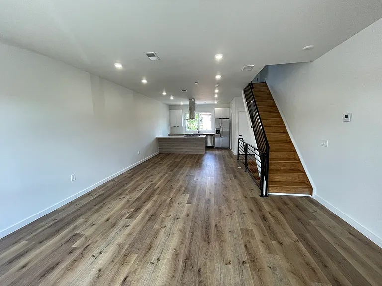 S Taylor St — Photo 19