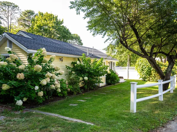 218 Roxy Cahoon Rd, Plymouth, MA 02360