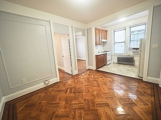 5th image of 3429 43rd St APT 3F
