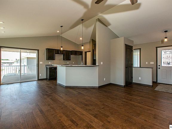 4th image of 614 Meadowland Ct