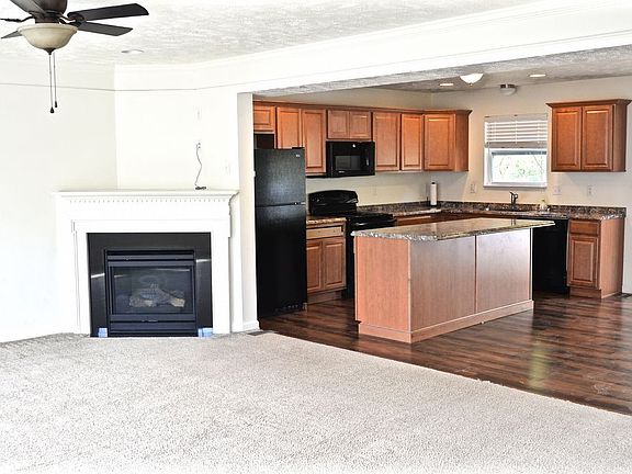 3rd image of 211 Grace Manor Dr