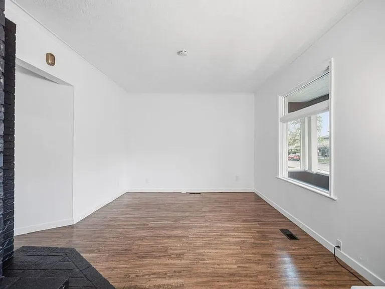 1123 E Indiana Ave — Photo 10