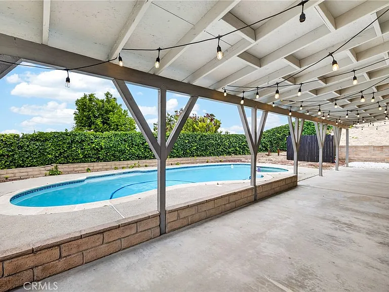 23547 Decorah Rd — Photo 32