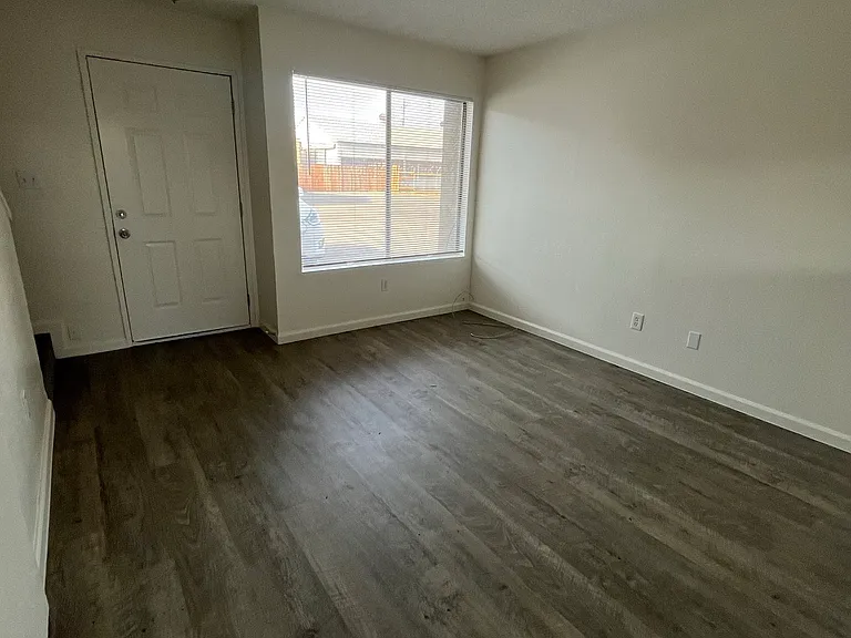 2010-1 Larcus Ave #3 — Photo 6