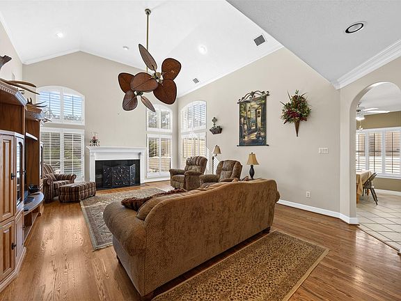 5th image of 6 Epernay Pl