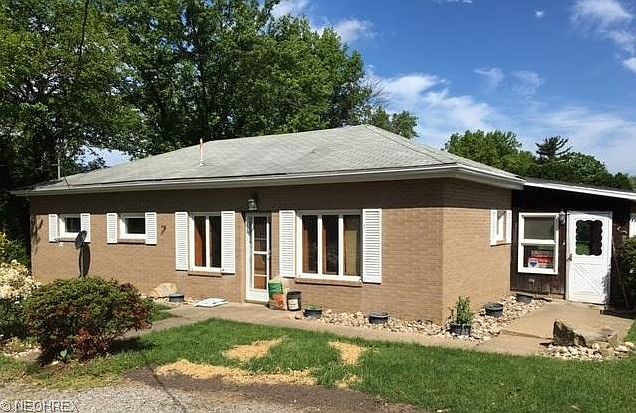 1st image of 517 W 11th St