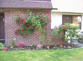 101 Pointe Cir S, Coram, NY 11727