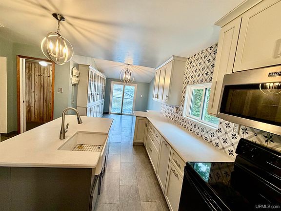 5th image of 306 W Ely St
