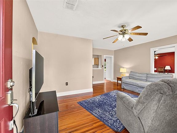 3rd image of 1139 NE 8TH STREET
