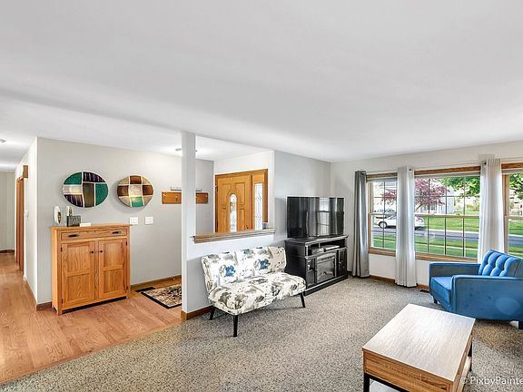4th image of 482 Essex Pl