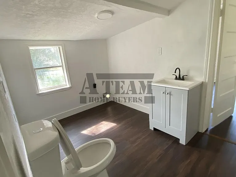 801 Walnut St — Photo 17