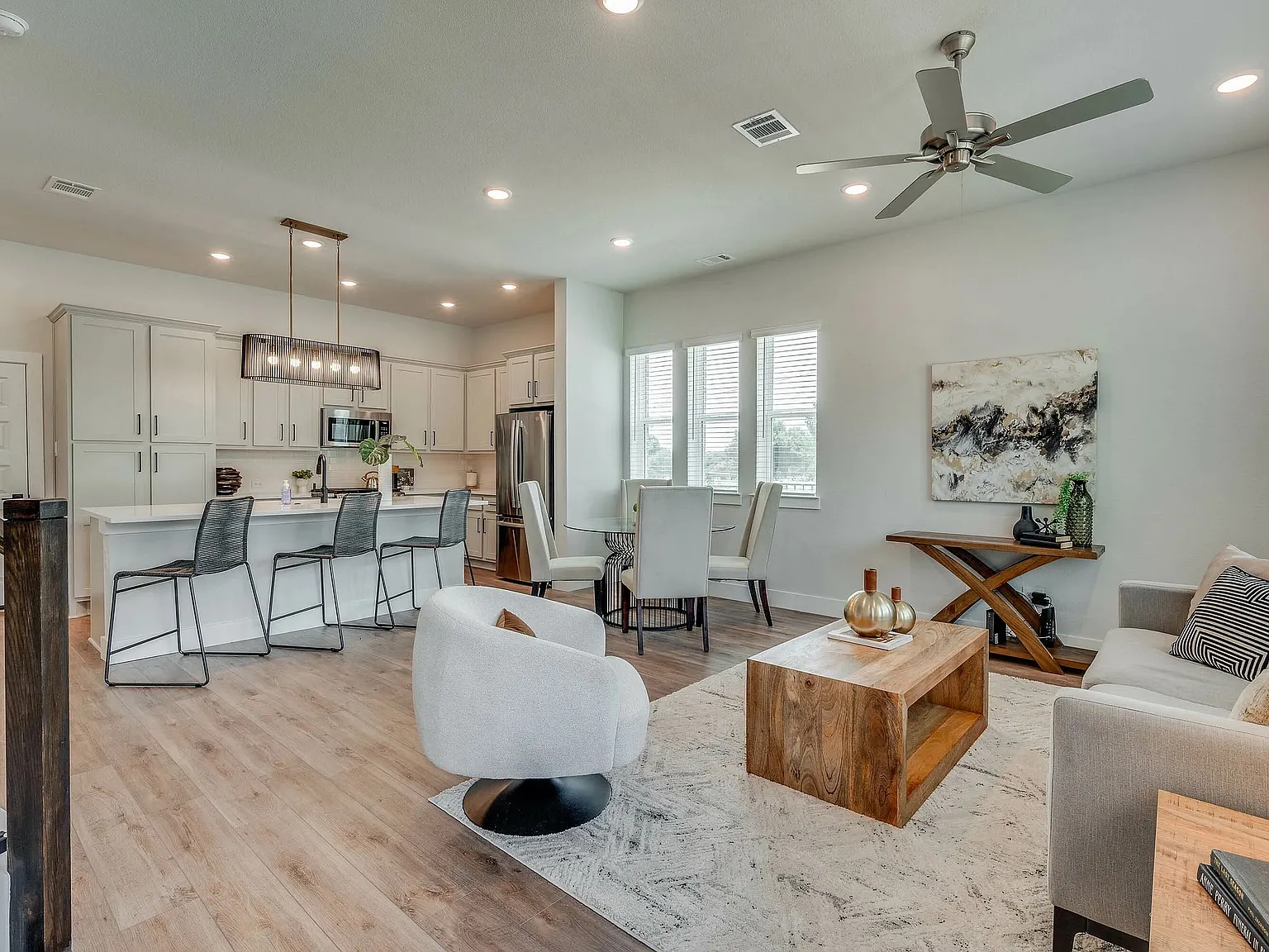 3 bed, 2.5 bath, 1900 sqft, $2,476 — Photo 4