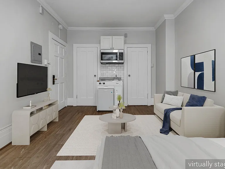735 Taylor — Photo 2
