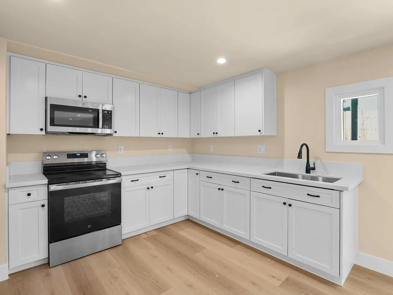 1 bed, 766 sqft, $2,850 — Photo 3